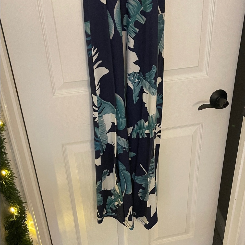 Leaf Print Halter dress with bow - Picture 4 of 7